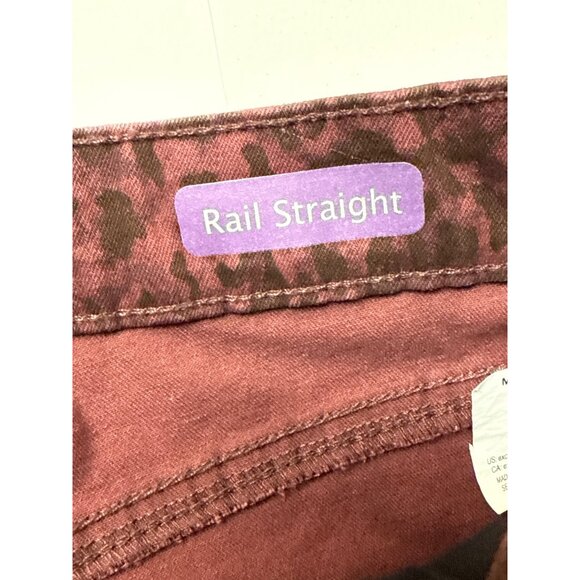 Gloria Vanderbilt Women’s Rail Straight Jeans Size 10 Short Leopard Print - Picture 4 of 10